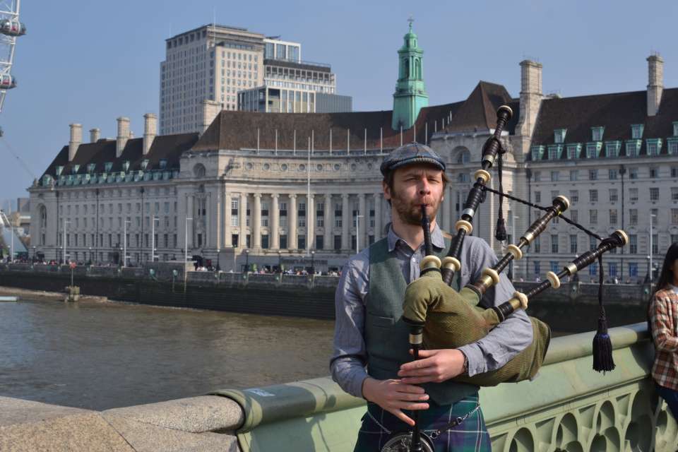 Gordon Douglas | London Solo Piper For Hire