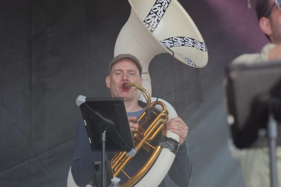 P1001103