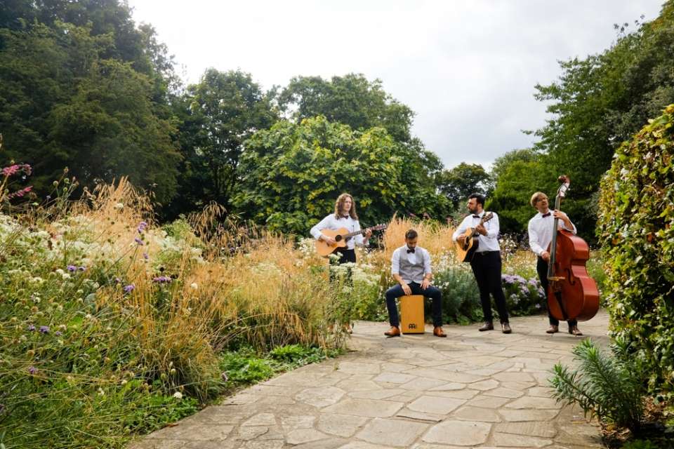 The Acoustic Ambassadors | Roaming Band London 6