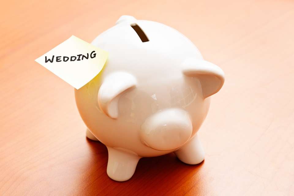 6 Ways to Save Money on Your Wedding Band